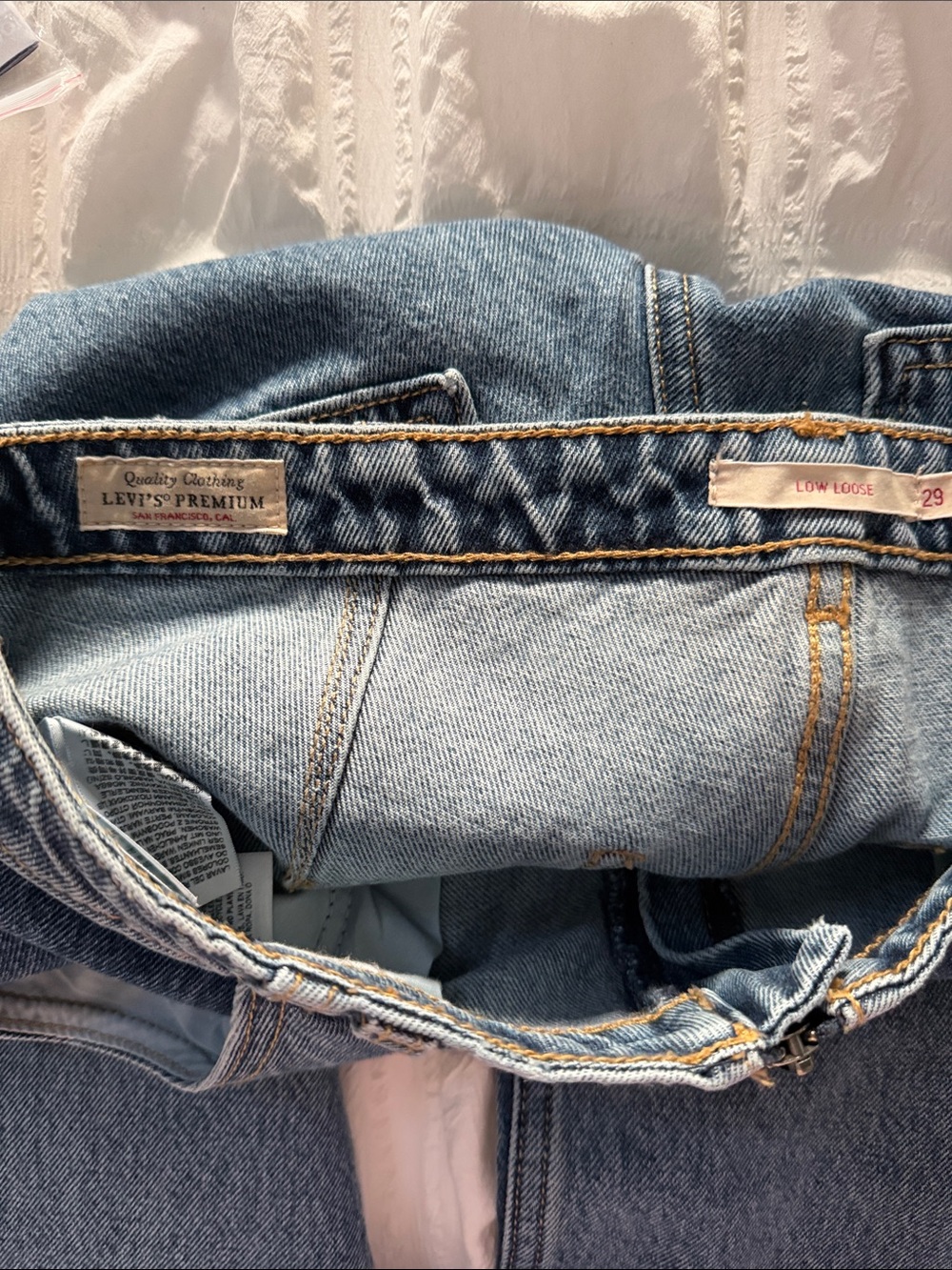 Levi's
Low Loose Styled Zipper Jeans - Picture 5 of 5
